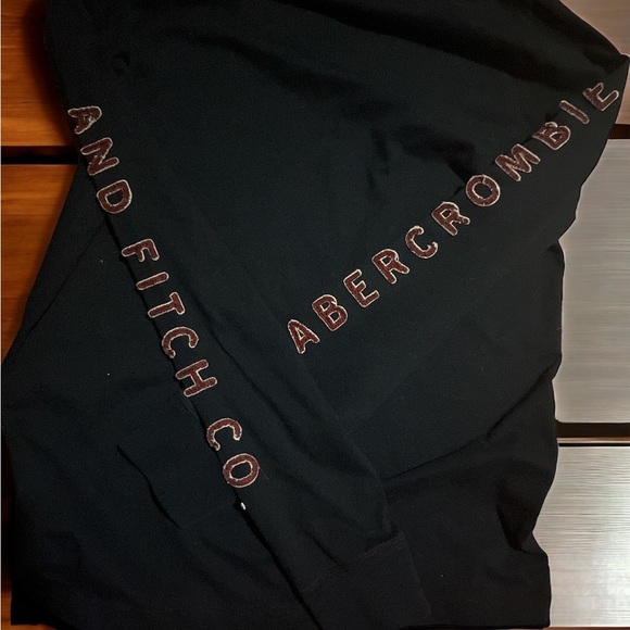 Abercrombie & Fitch Long Sleeve Graphic Tee Small - Picture 2 of 2